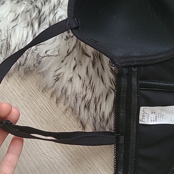 Freya convertible/strapless bra and panty set in shadow floral 32DDD - Picture 8 of 8